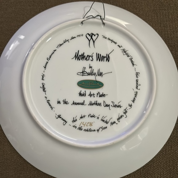 VTG, Anna Perenna, P. Buckley Moss, "Mothers World" 8" Mother & Baby Plate - Picture 3 of 4